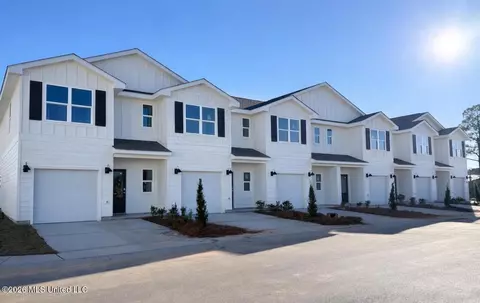 137 Harper Grove Cir, Ocean Springs, MS 39564