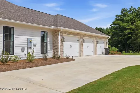 Exterior - 619 Big Valley Loop, Flowood, MS 39232 photo 4 of 10