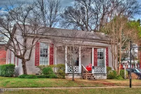 104 E Gholson Ave, Holly Springs, MS 38635