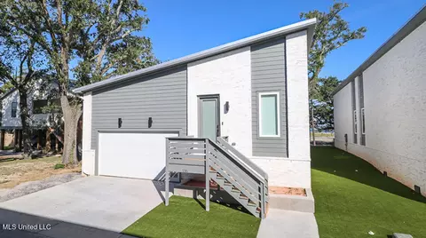 136 Markham Dr, Gulfport, MS 39507
