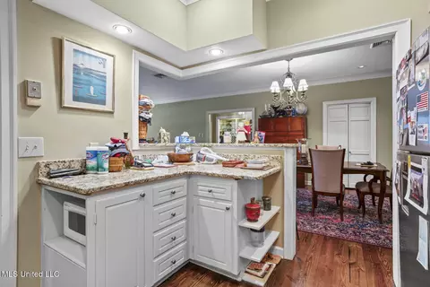 Kitchen - 420 Saint Andrews Dr #2-4, Jackson, MS 39211 photo 2 of 2
