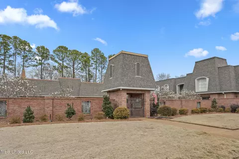Exterior - 420 Saint Andrews Dr #2-4, Jackson, MS 39211 photo 2 of 3