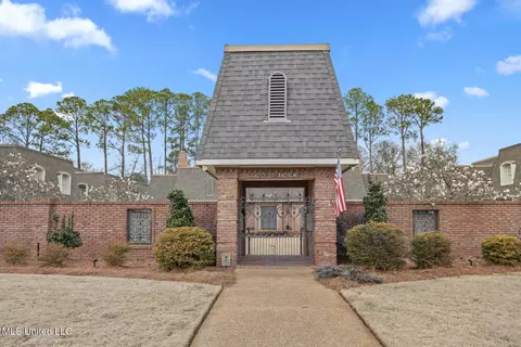 420 Saint Andrews Dr #2-4, Jackson, MS 39211