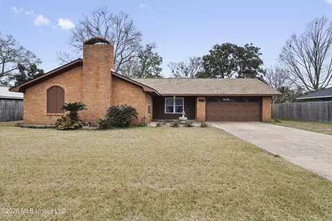 2704 English Dr, Ocean Springs, MS 39564