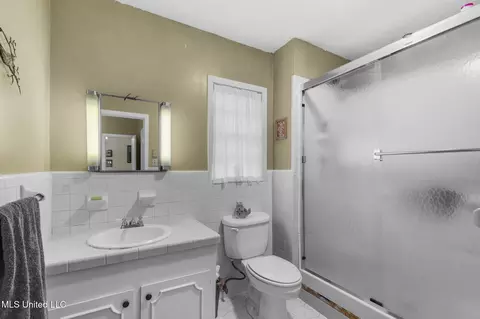 Bath - 5420 Marblehead Dr, Jackson, MS 39211 photo 1 of 2