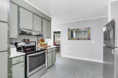 Kitchen - 5420 Marblehead Dr, Jackson, MS 39211 photo 4 of 5