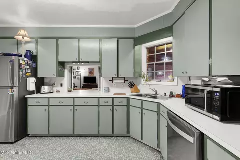 Kitchen - 5420 Marblehead Dr, Jackson, MS 39211 photo 5 of 5