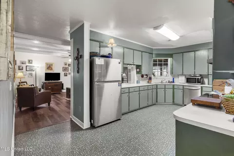 Kitchen - 5420 Marblehead Dr, Jackson, MS 39211 photo 1 of 5