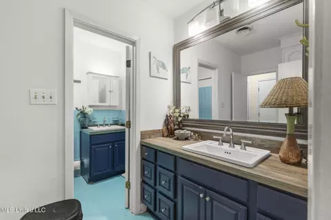 Bath - 5420 Marblehead Dr, Jackson, MS 39211 photo 2 of 2