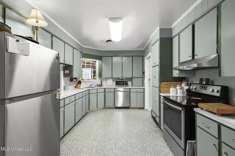 Kitchen - 5420 Marblehead Dr, Jackson, MS 39211 photo 2 of 5