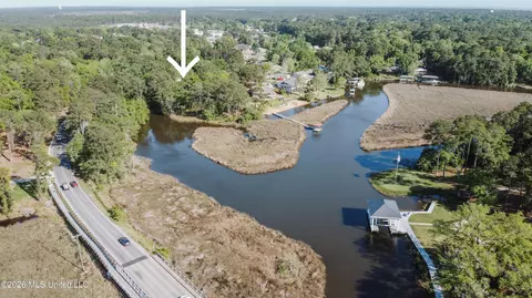 9300 Ridgeview Dr, Ocean Springs, MS 39564