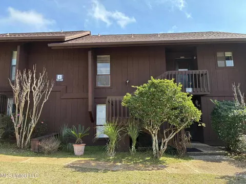 208 Molokai #B, Diamondhead, MS 39525