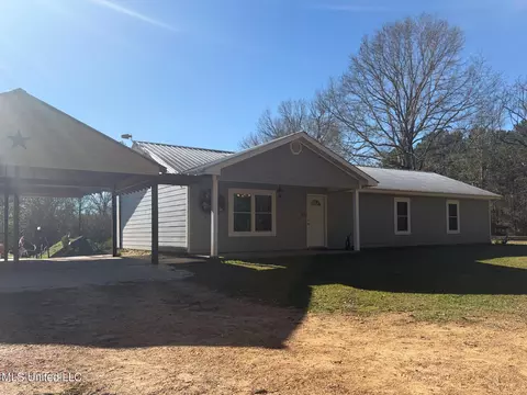 84 SE David Ln, Smithdale, MS 39664