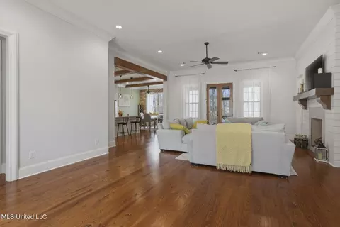 Living - 108 Wingspan Way, Madison, MS 39110 photo 1 of 3