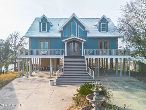 957 N Shore Dr, Biloxi, MS 39532