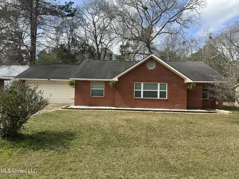 3225 Riverbend Rd, Moss Point, MS 39562