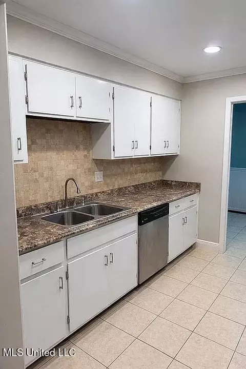 Kitchen - 3225 Riverbend Rd, Moss Point, MS 39562 photo 1 of 3