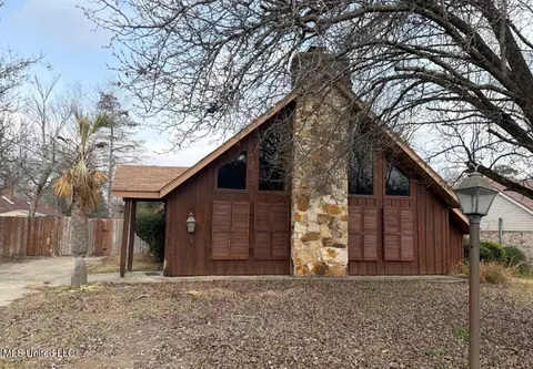 27 Clairmont Cir, Laurel, MS 39440