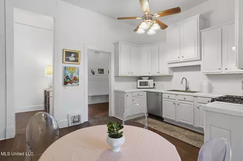 Kitchen - 818 Pinehurst Pl, Jackson, MS 39202 photo 2 of 4