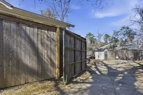 Exterior - 818 Pinehurst Pl, Jackson, MS 39202 photo 8 of 8