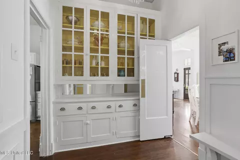 Entry Way - 818 Pinehurst Pl, Jackson, MS 39202 photo 1 of 2