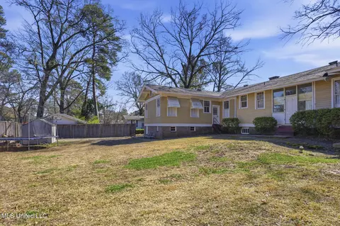 Exterior - 818 Pinehurst Pl, Jackson, MS 39202 photo 6 of 8