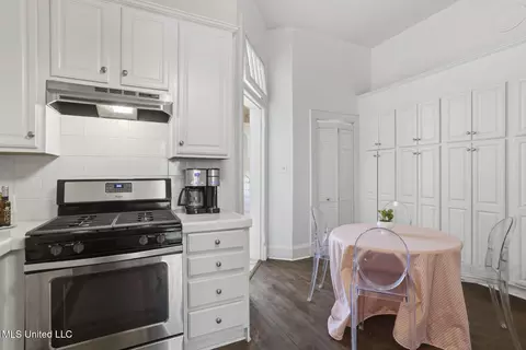 Kitchen - 818 Pinehurst Pl, Jackson, MS 39202 photo 3 of 4
