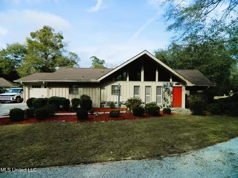 6610 Hale Ct, Diamondhead, MS 39525
