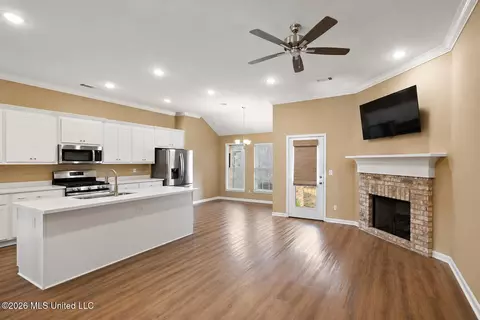 Living - 814 Stones Throw Dr, Brandon, MS 39042 photo 2 of 2