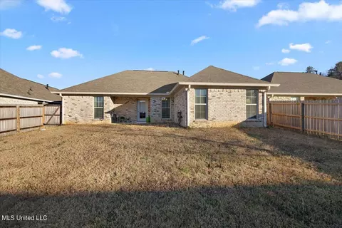 Exterior - 814 Stones Throw Dr, Brandon, MS 39042 photo 4 of 7