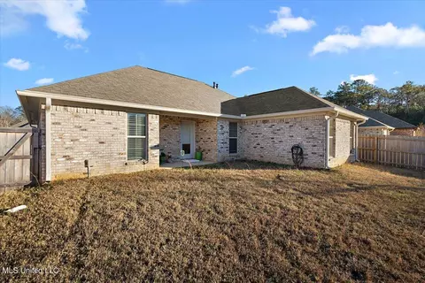 Exterior - 814 Stones Throw Dr, Brandon, MS 39042 photo 2 of 7