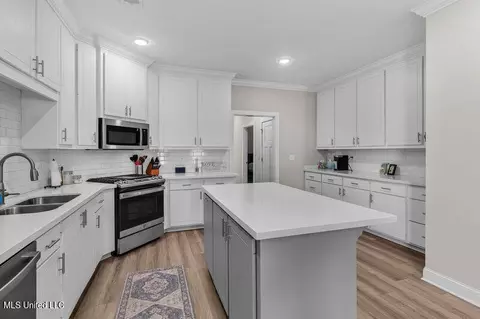 Kitchen - 817 Long Leaf Cir, Brandon, MS 39042 photo 1 of 1