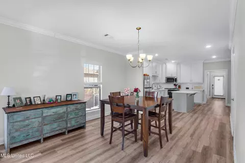Dining - 817 Long Leaf Cir, Brandon, MS 39042 photo 2 of 2