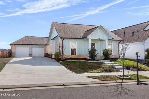Exterior - 817 Long Leaf Cir, Brandon, MS 39042 photo 2 of 3