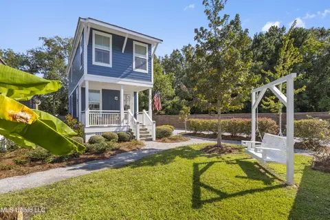 2207 Government St #29, Ocean Springs, MS 39564