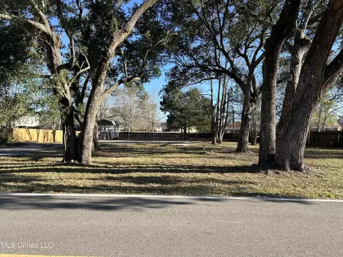 10420 Pin Oak Dr, Biloxi, MS 39532
