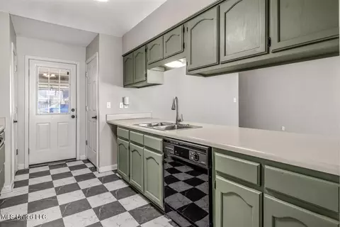 Kitchen - 270 Gaslight Cv, Hernando, MS 38632 photo 3 of 3