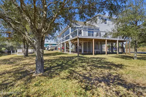 5015 1st Ave, Bay Saint Louis, MS 39520