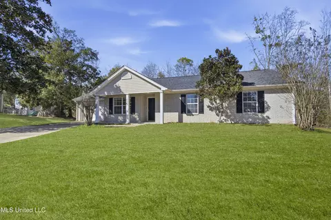 10673 N Oak Crest Dr, Biloxi, MS 39532