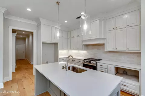 Kitchen - 122 Grayson Way, Madison, MS 39110 photo 3 of 4