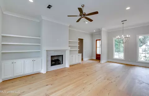 Living - 122 Grayson Way, Madison, MS 39110 photo 2 of 6
