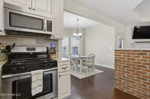 Kitchen - 309 Flagstone Dr, Brandon, MS 39042 photo 4 of 4