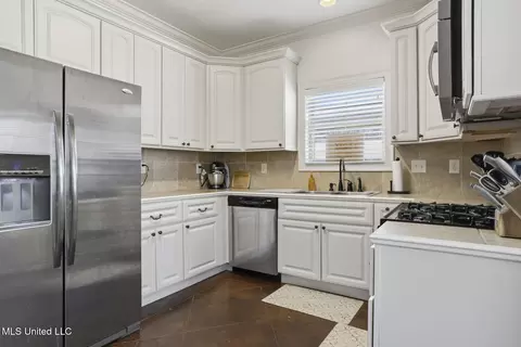 Kitchen - 309 Flagstone Dr, Brandon, MS 39042 photo 1 of 4