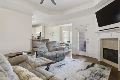Entry Way - 309 Flagstone Dr, Brandon, MS 39042 photo 2 of 3