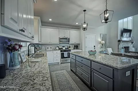 Kitchen - 604 Chambord Dr, Brandon, MS 39042 photo 3 of 4