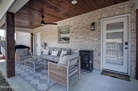 Exterior - 604 Chambord Dr, Brandon, MS 39042 photo 4 of 6