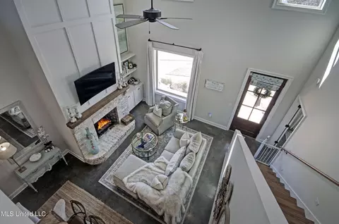 Living - 604 Chambord Dr, Brandon, MS 39042 photo 2 of 3