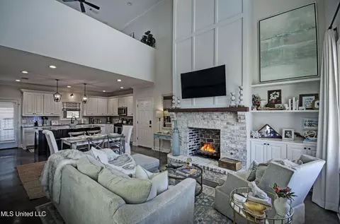 Living - 604 Chambord Dr, Brandon, MS 39042 photo 1 of 3
