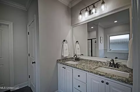 Bath - 604 Chambord Dr, Brandon, MS 39042 photo 3 of 5