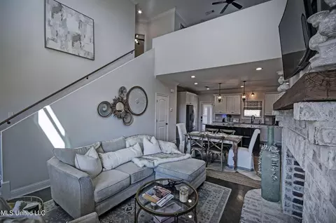 Living - 604 Chambord Dr, Brandon, MS 39042 photo 3 of 3
